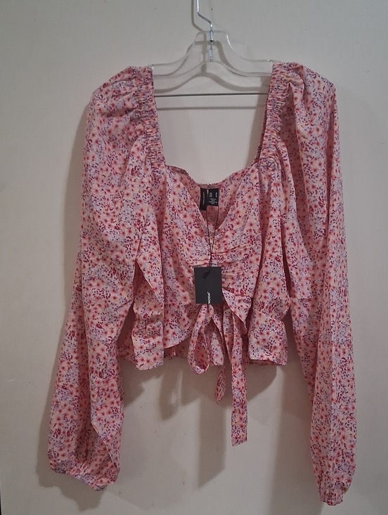 Vero Moda Tops - NWT Vero Moda Pink Floral Tie-Front Peasant Top